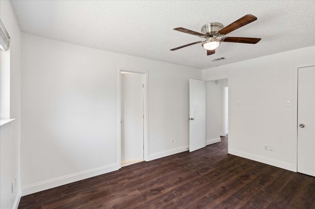 401 S Walnut Creek Drive, Mansfield, TX 76063
