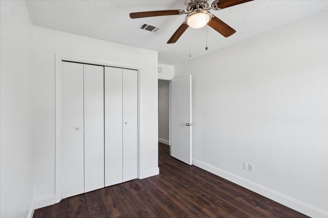 401 S Walnut Creek Drive, Mansfield, TX 76063
