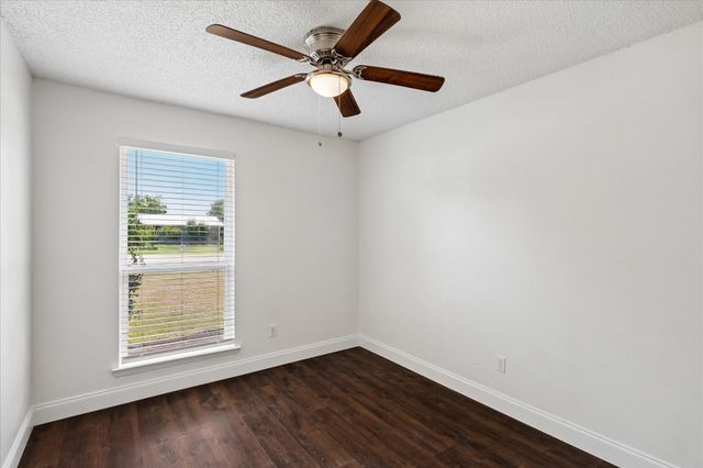 401 S Walnut Creek Drive, Mansfield, TX 76063