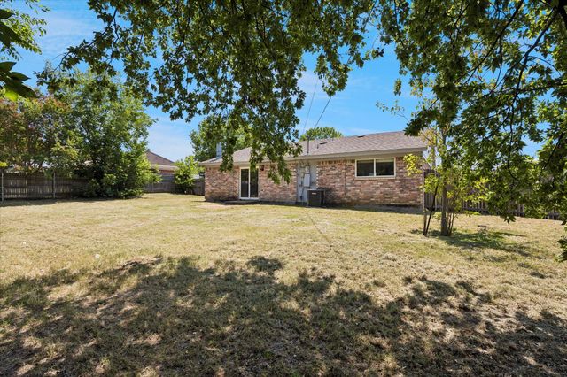 401 S Walnut Creek Drive, Mansfield, TX 76063