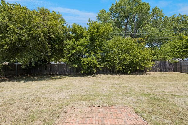 401 S Walnut Creek Drive, Mansfield, TX 76063
