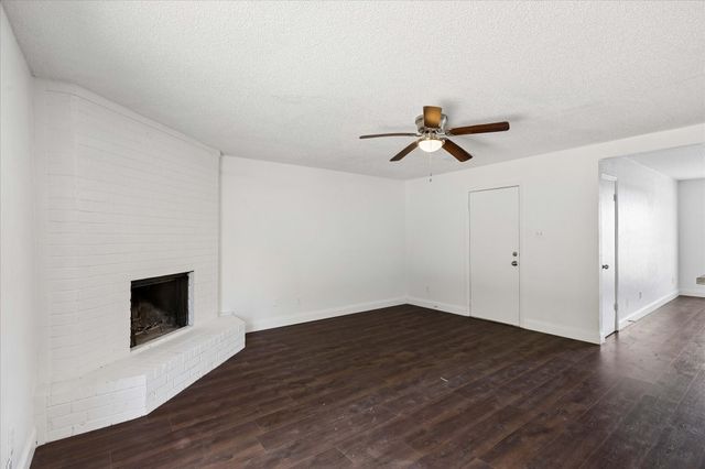 401 S Walnut Creek Drive, Mansfield, TX 76063