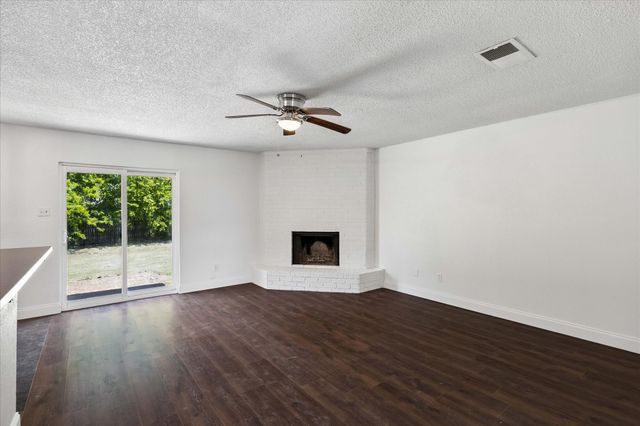 401 S Walnut Creek Drive, Mansfield, TX 76063