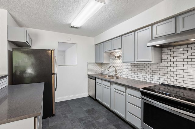 401 S Walnut Creek Drive, Mansfield, TX 76063