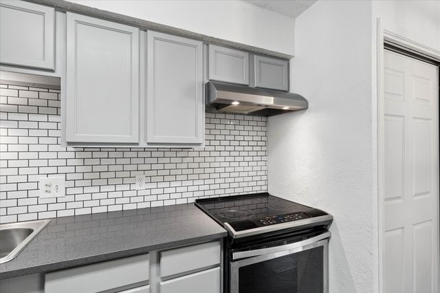 401 S Walnut Creek Drive, Mansfield, TX 76063