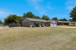401 S Walnut Creek Drive, Mansfield, TX 76063