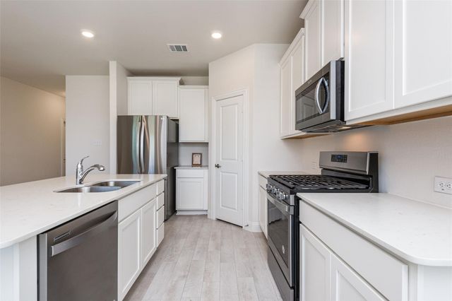 3205 Platinum Road, Aubrey, TX 76227