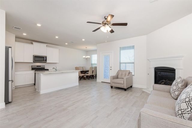 3205 Platinum Road, Aubrey, TX 76227