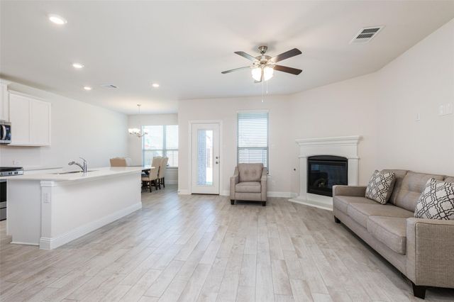 3205 Platinum Road, Aubrey, TX 76227