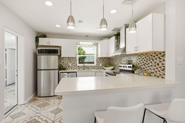 1111 61ST AVENUE N, St Petersburg, FL 33703