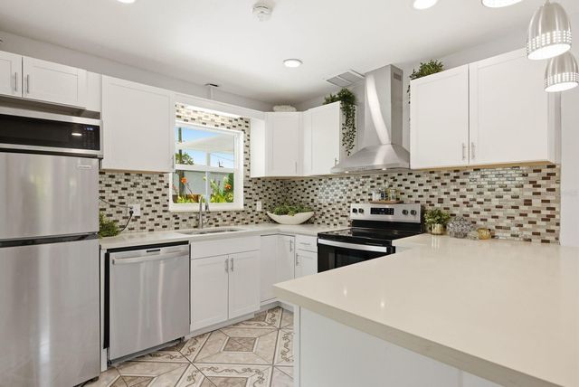 1111 61ST AVENUE N, St Petersburg, FL 33703
