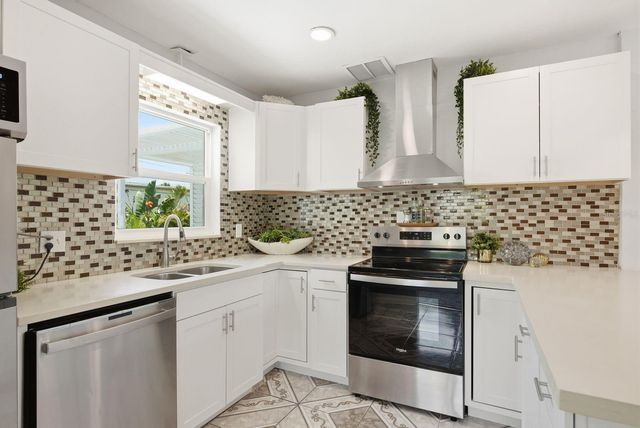 1111 61ST AVENUE N, St Petersburg, FL 33703