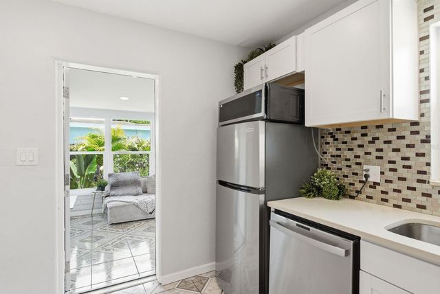 1111 61ST AVENUE N, St Petersburg, FL 33703