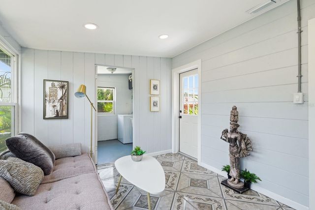 1111 61ST AVENUE N, St Petersburg, FL 33703