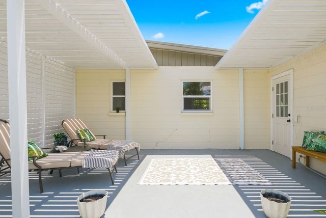 1111 61ST AVENUE N, St Petersburg, FL 33703