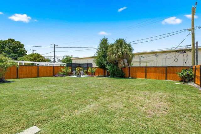 1111 61ST AVENUE N, St Petersburg, FL 33703