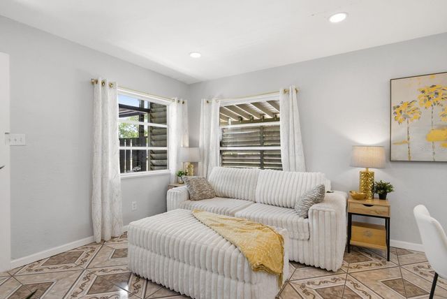1111 61ST AVENUE N, St Petersburg, FL 33703