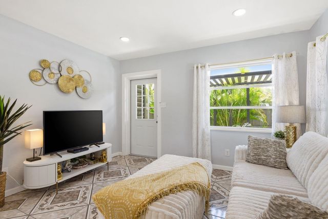 1111 61ST AVENUE N, St Petersburg, FL 33703