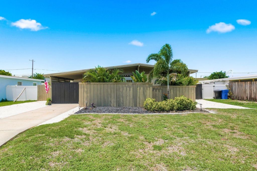 1111 61ST AVENUE N, St Petersburg, FL 33703