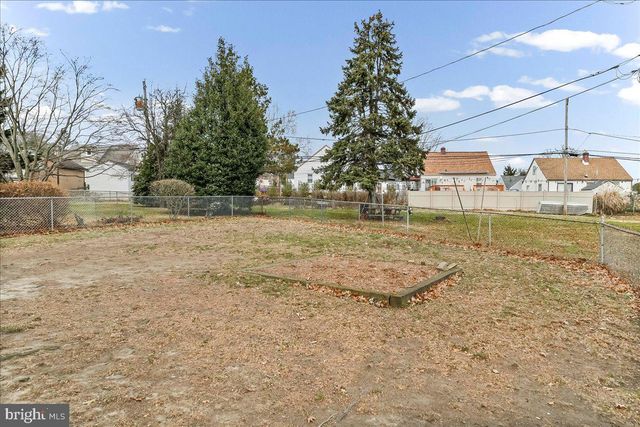 1910 DUTTON MILL RD, Aston, PA 19014