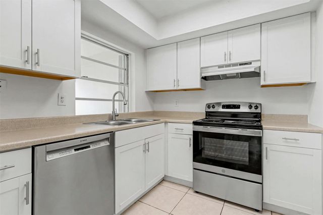 6821-6825 NW 11th Place 6825, Plantation, FL 33313