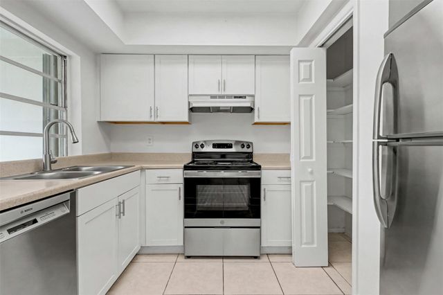 6821-6825 NW 11th Place 6825, Plantation, FL 33313