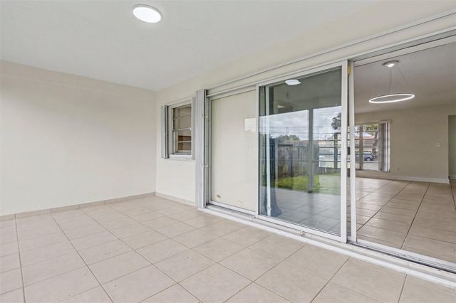 6821-6825 NW 11th Place 6825, Plantation, FL 33313