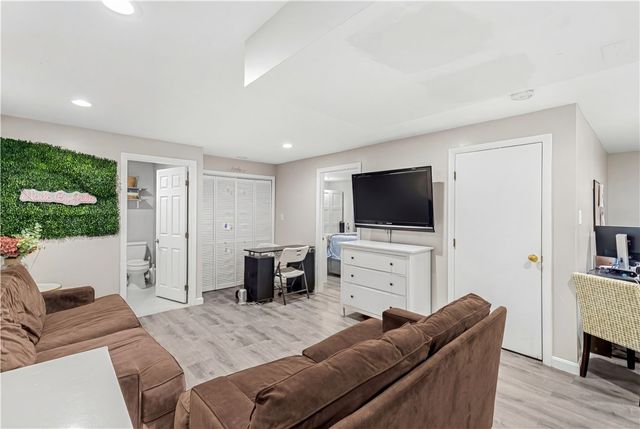 264 Locust Glen Drive, Cranston, RI 02921