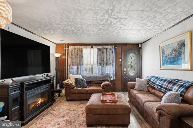 719 LYTLE ST, Minersville, PA 17954