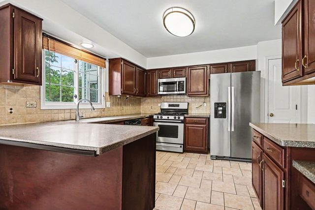 865 Warwick Lane SE, Lake Zurich, IL 60047