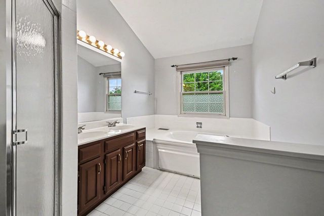 865 Warwick Lane SE, Lake Zurich, IL 60047