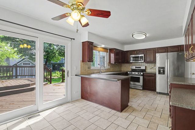 865 Warwick Lane SE, Lake Zurich, IL 60047