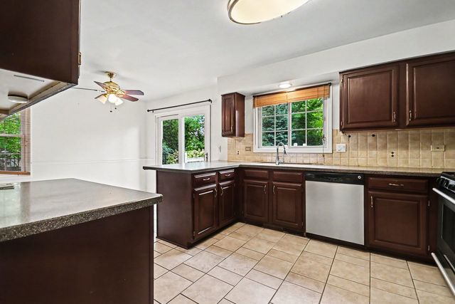 865 Warwick Lane SE, Lake Zurich, IL 60047