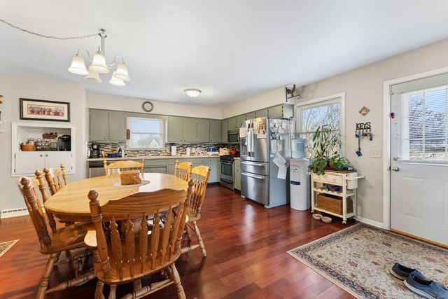 215 4th Street W, Andalusia, IL 61232