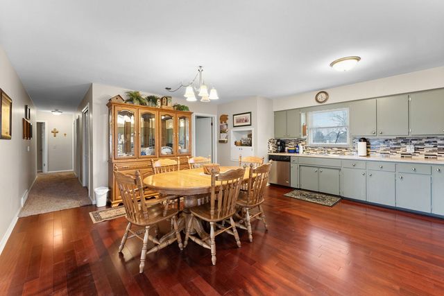 215 4th Street W, Andalusia, IL 61232