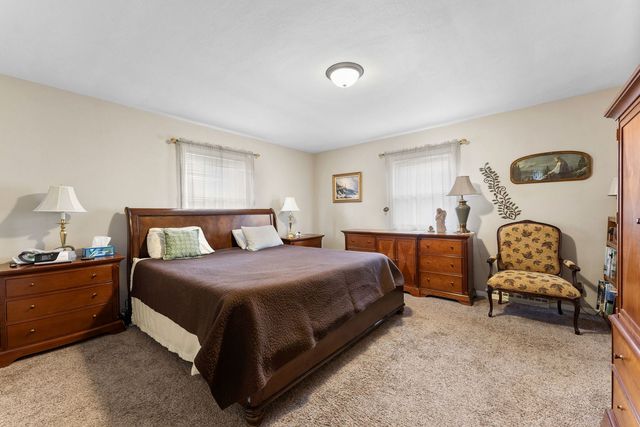 215 4th Street W, Andalusia, IL 61232