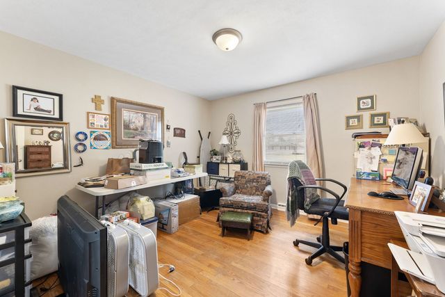 215 4th Street W, Andalusia, IL 61232