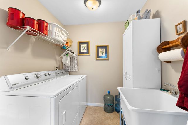 215 4th Street W, Andalusia, IL 61232