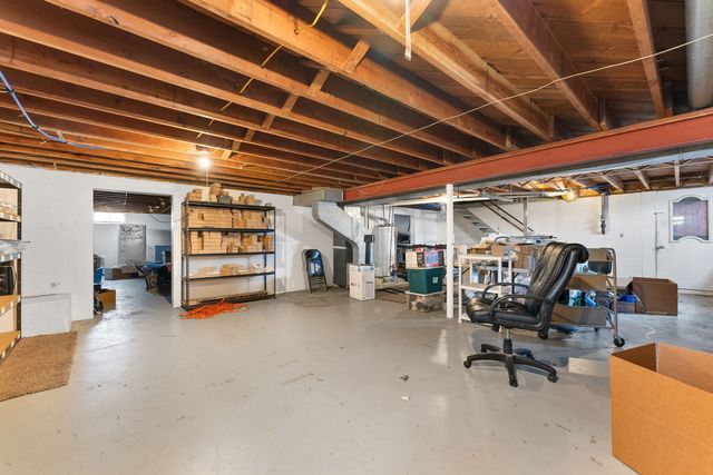 215 4th Street W, Andalusia, IL 61232