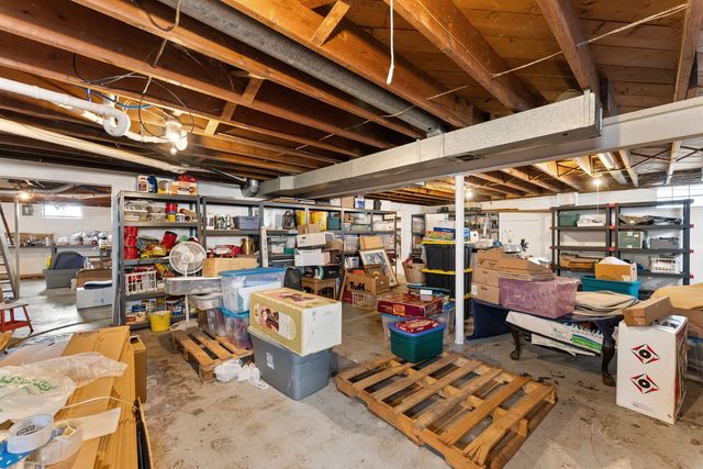 215 4th Street W, Andalusia, IL 61232