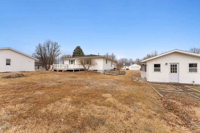 215 4th Street W, Andalusia, IL 61232