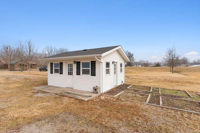 215 4th Street W, Andalusia, IL 61232