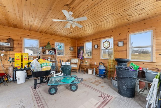 215 4th Street W, Andalusia, IL 61232