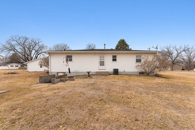 215 4th Street W, Andalusia, IL 61232