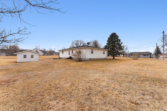 215 4th Street W, Andalusia, IL 61232