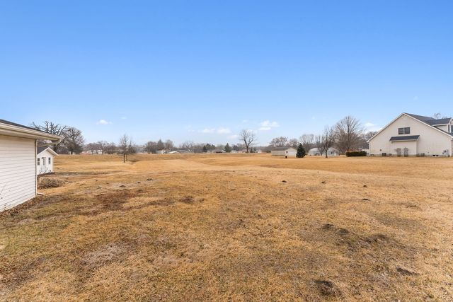 215 4th Street W, Andalusia, IL 61232