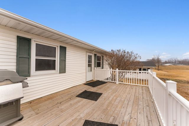 215 4th Street W, Andalusia, IL 61232