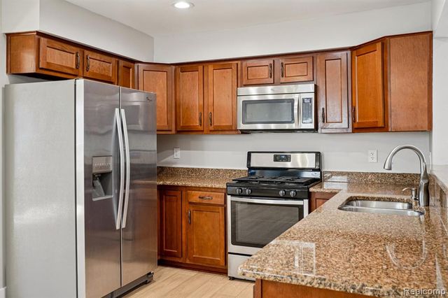 11805 Tahiti Drive, Sterling Heights, MI 48312