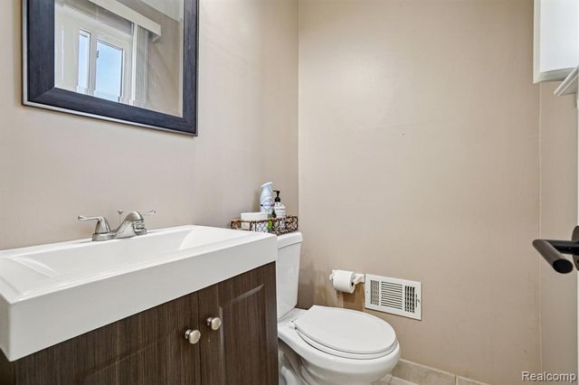 11805 Tahiti Drive, Sterling Heights, MI 48312