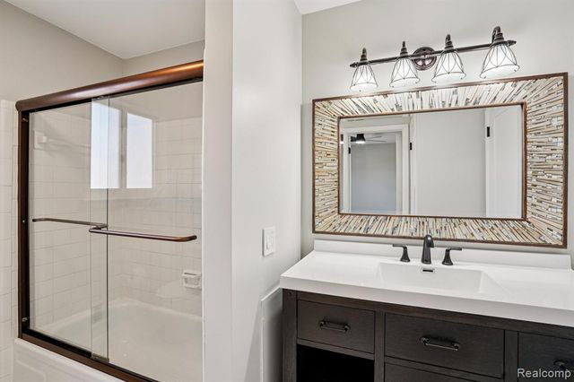 11805 Tahiti Drive, Sterling Heights, MI 48312